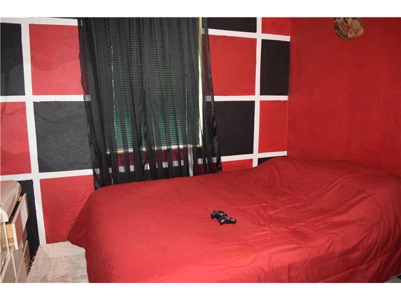 646 SW 10th St, Hallandale, FL 33009