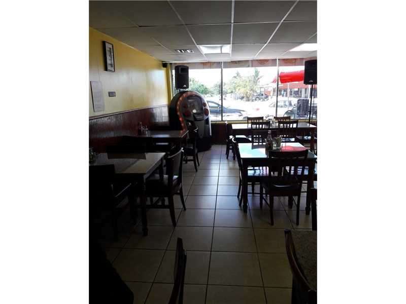 564HIALEAH DR, Hialeah, FL 33010