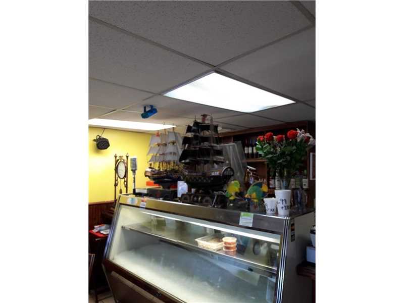 564HIALEAH DR, Hialeah, FL 33010