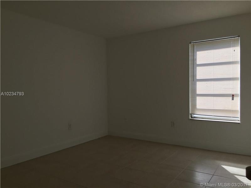 525 W 69 ST 306, Hialeah, FL 33014