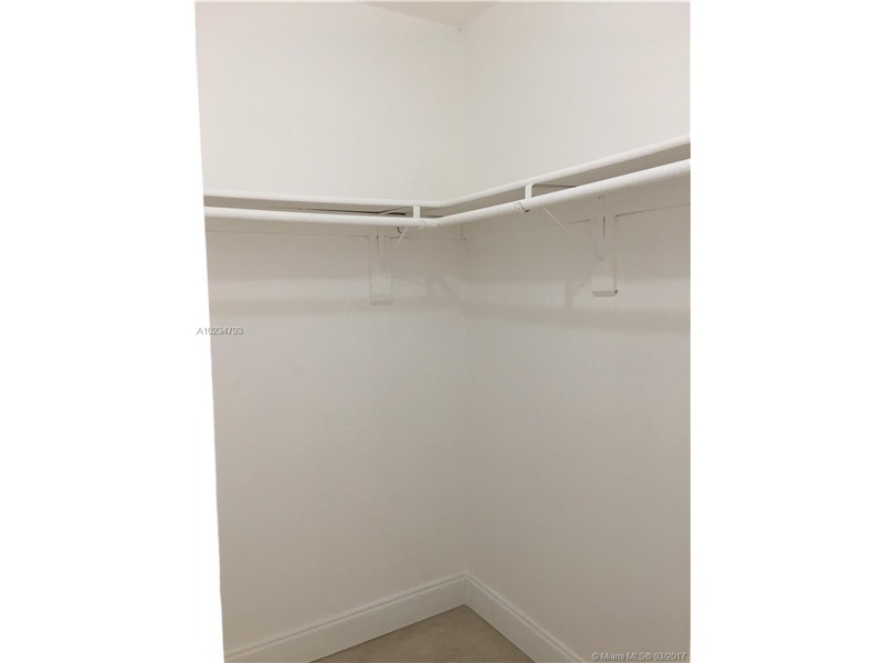 525 W 69 ST 306, Hialeah, FL 33014