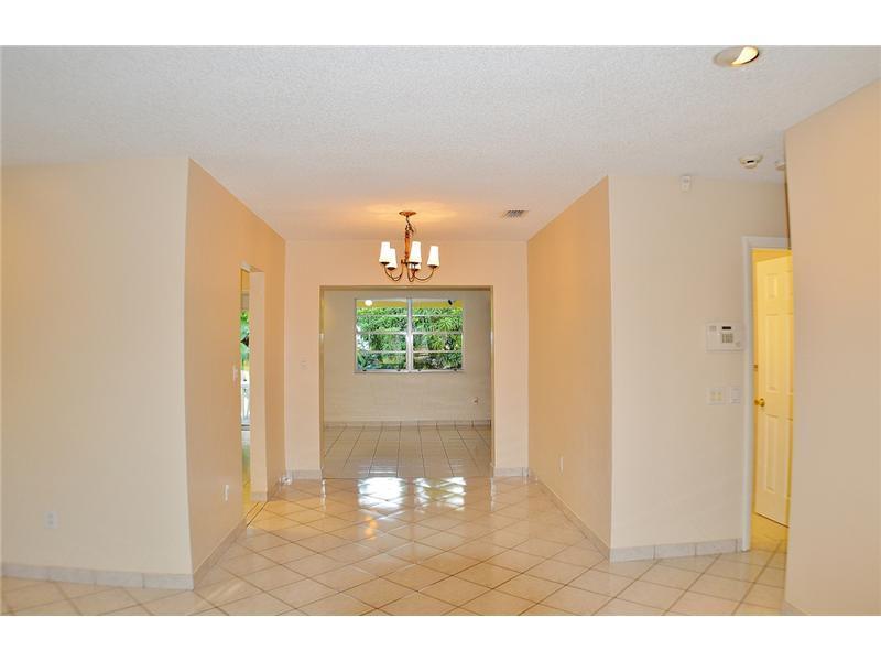 13953Lake Lure Ct, Miami Lakes, FL 33014