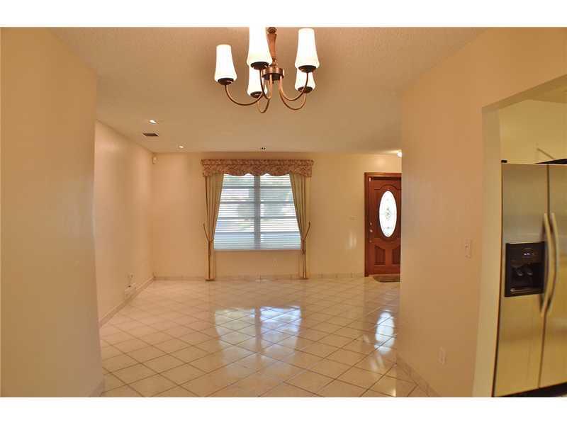 13953Lake Lure Ct, Miami Lakes, FL 33014