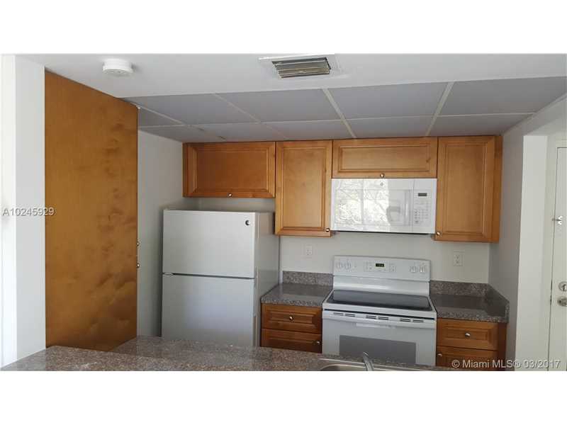 6995 Northwest 186th St, Hialeah, FL 33015