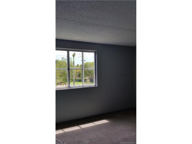 6115 Northwest 186th St, Hialeah, FL 33015