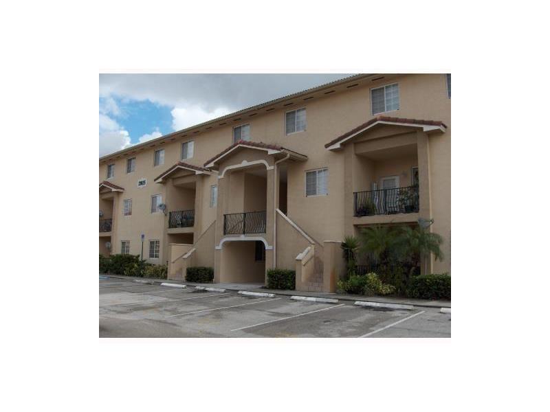 17425 Northwest 75th Pl, Hialeah, FL 33015
