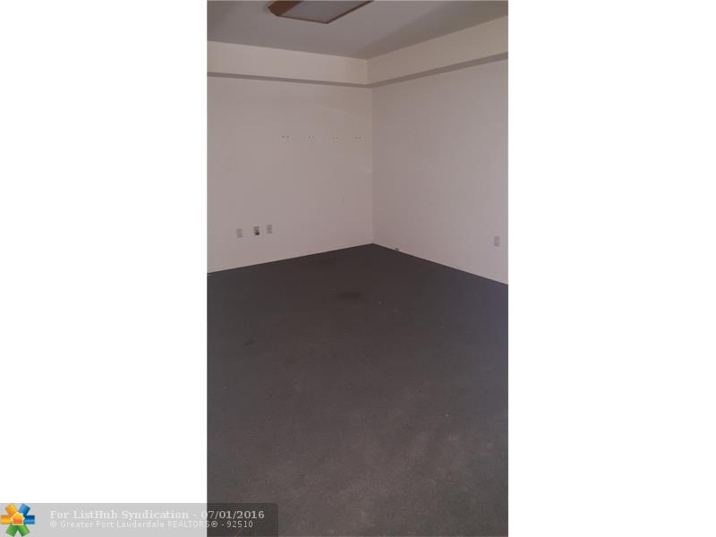 6187 NW 167th St, Miami Gardens, FL 33015