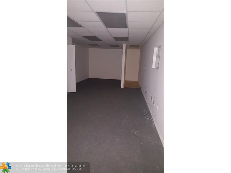6187 NW 167th St, Miami Gardens, FL 33015