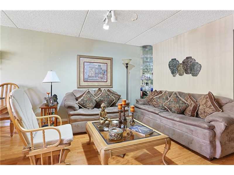 6065 NW 186th St 101, Hialeah, FL 33015