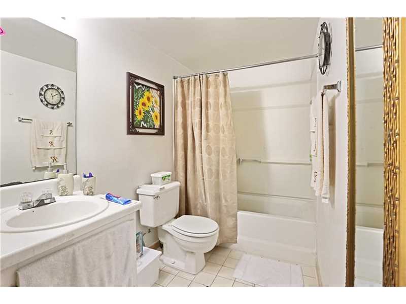 6065 NW 186th St 101, Hialeah, FL 33015