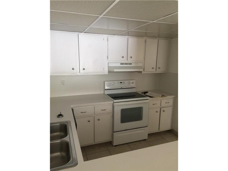 6940 Northwest 186th St, Hialeah, FL 33015