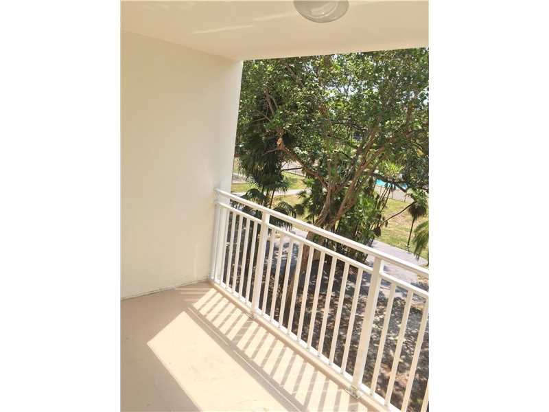 6940 Northwest 186th St, Hialeah, FL 33015