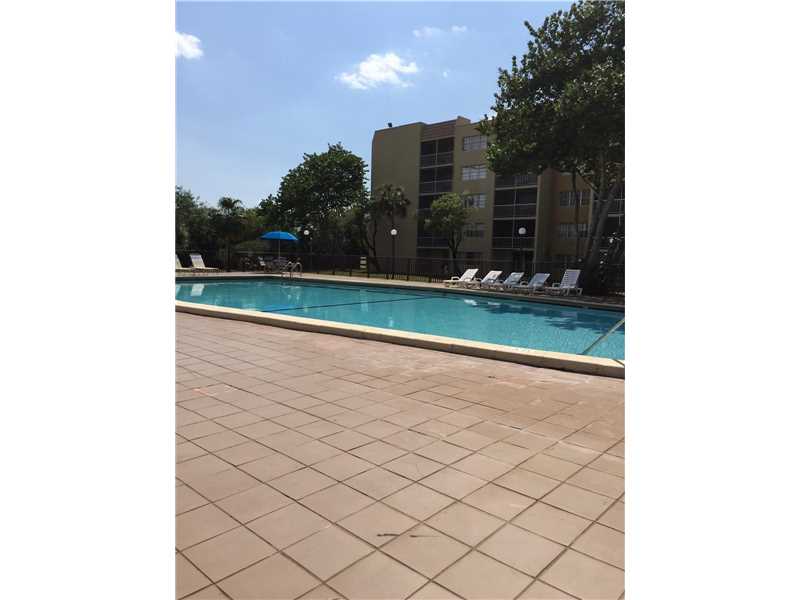 6940 Northwest 186th St, Hialeah, FL 33015