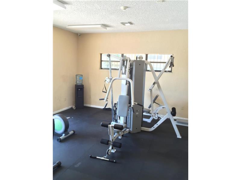 6940 Northwest 186th St, Hialeah, FL 33015