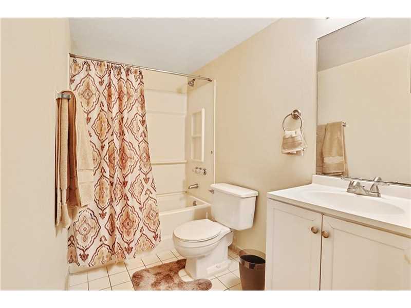 6065 NW 186th St 306, Hialeah, FL 33015