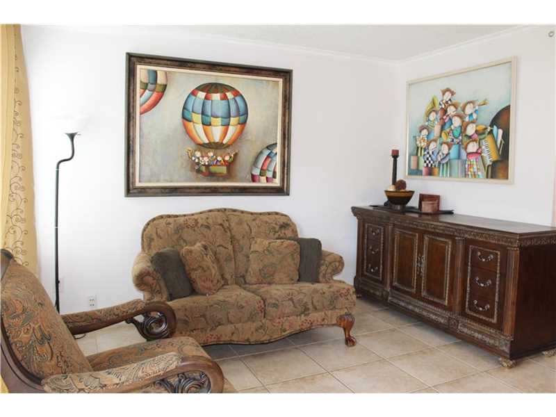6760 Northwest 175th Ln, Hialeah, FL 33015