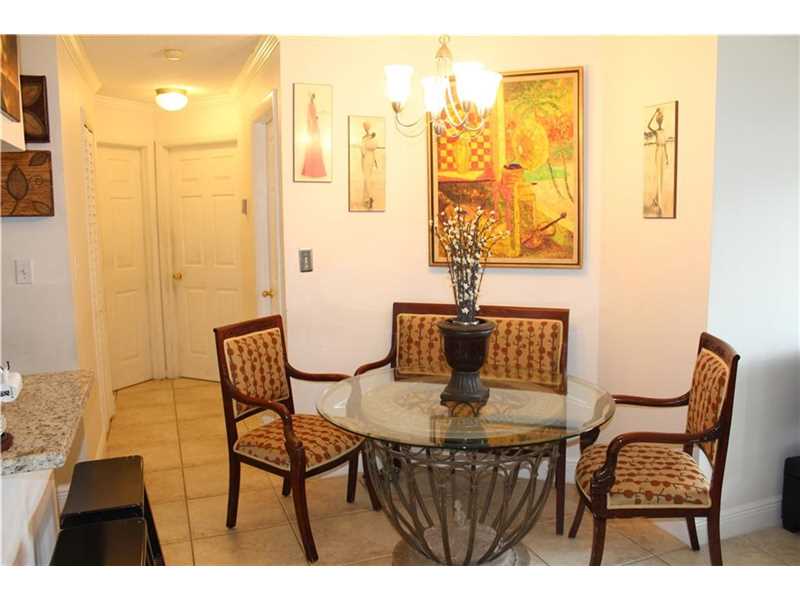 6760 Northwest 175th Ln, Hialeah, FL 33015