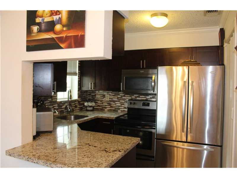 6760 Northwest 175th Ln, Hialeah, FL 33015