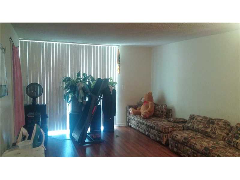 10090 Northwest 80th Ct, Hialeah Gardens, FL 33016