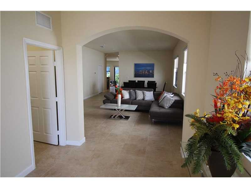 3518 W 86th Ter, Hialeah, FL 33018