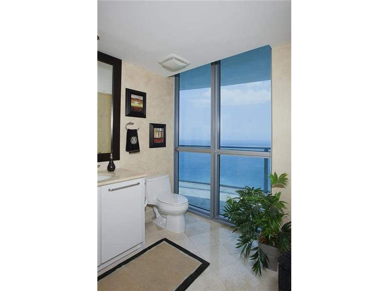 3101 South Ocean Dr, Hollywood, FL 33019