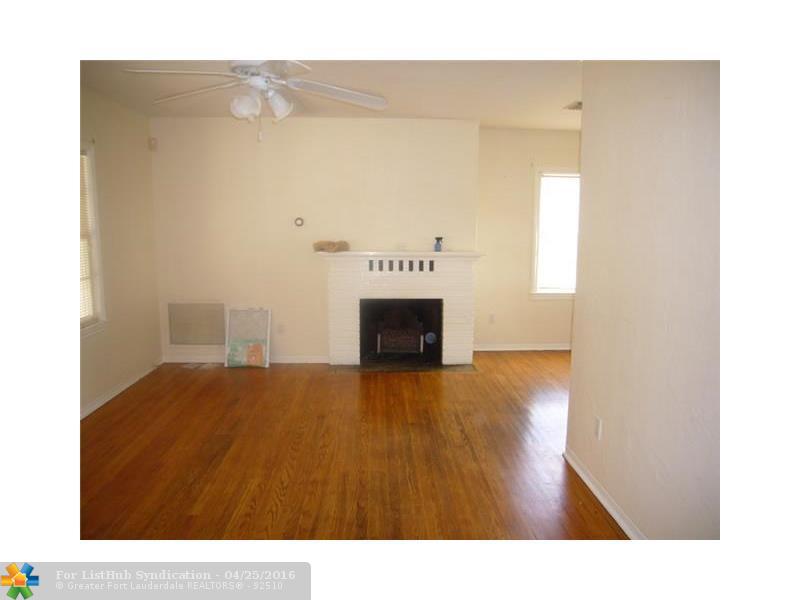 1635 Hayes St, Hollywood, FL 33020