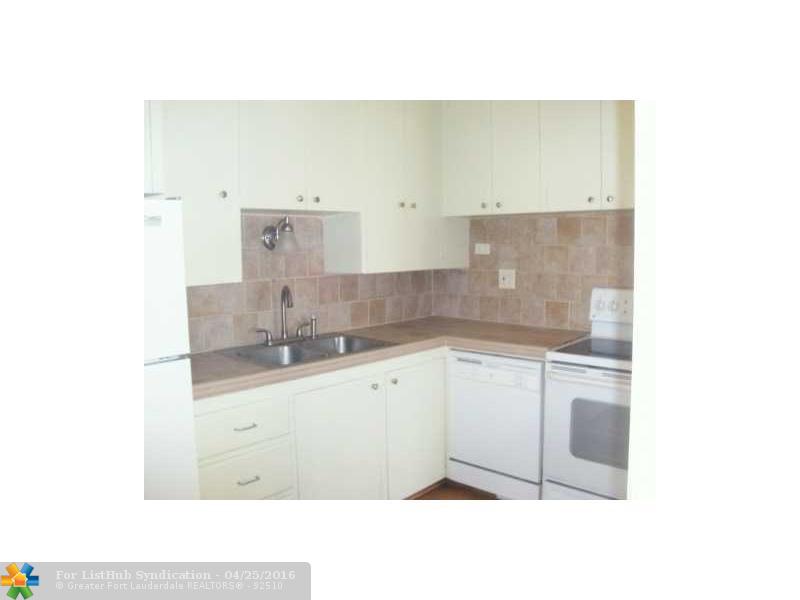 1635 Hayes St, Hollywood, FL 33020
