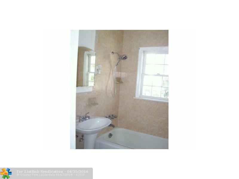 1635 Hayes St, Hollywood, FL 33020
