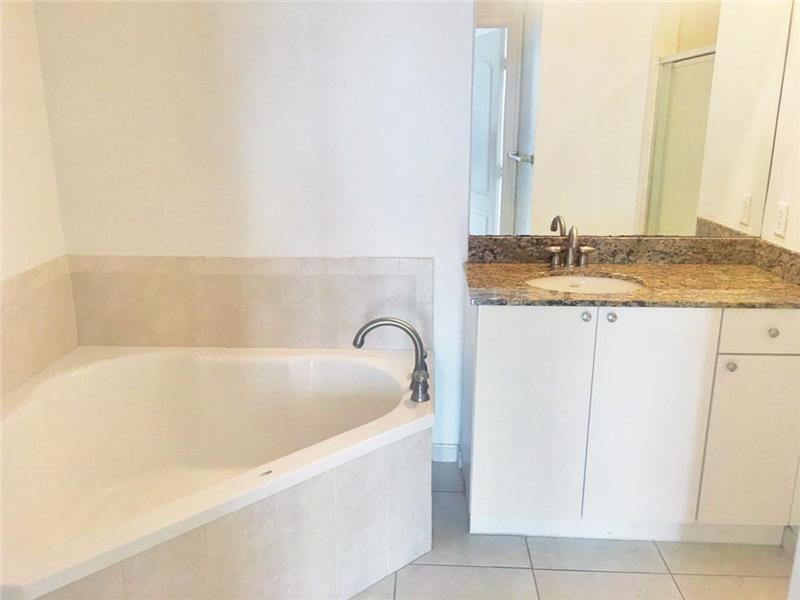 1830 Radius Dr 909, Hollywood, FL 33020