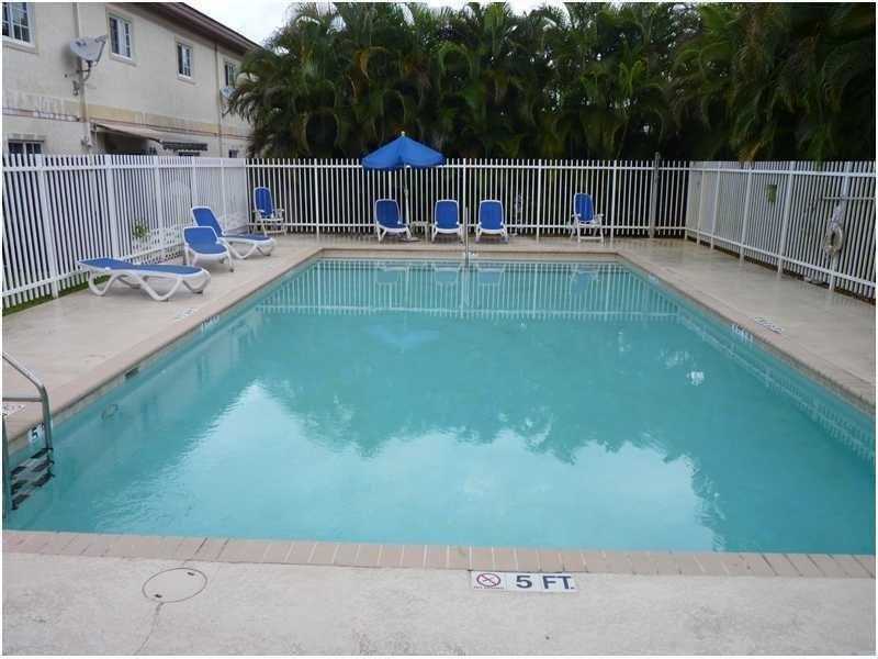 4802Washington St, Hollywood, FL 33021
