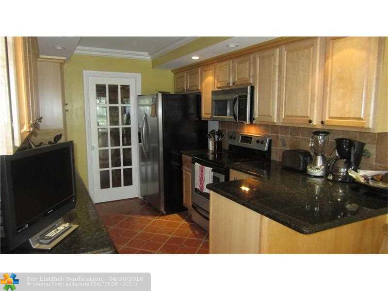 3331 Farragut St 8G, Hollywood, FL 33021