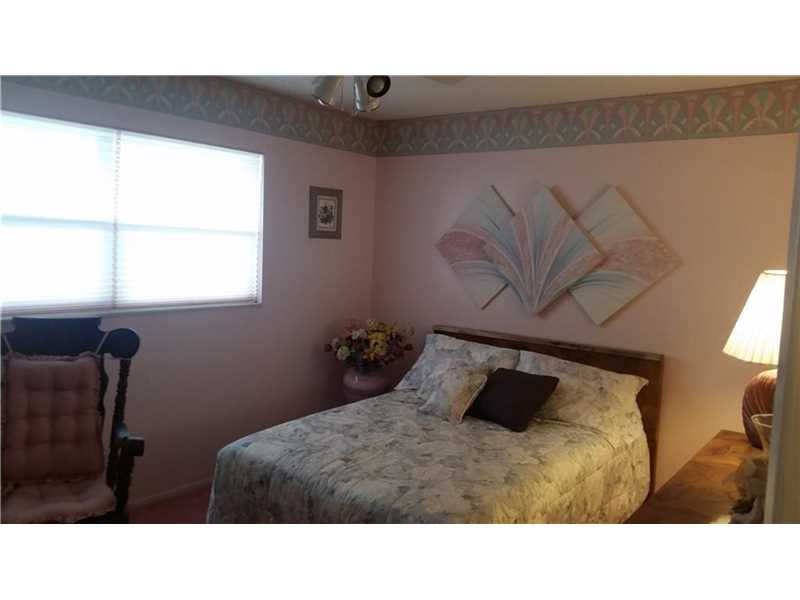 4800Hillcrest Ln, Hollywood, FL 33021