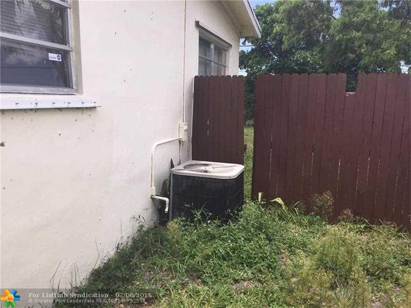 3931 SW 32nd Ave, West Park, FL 33023