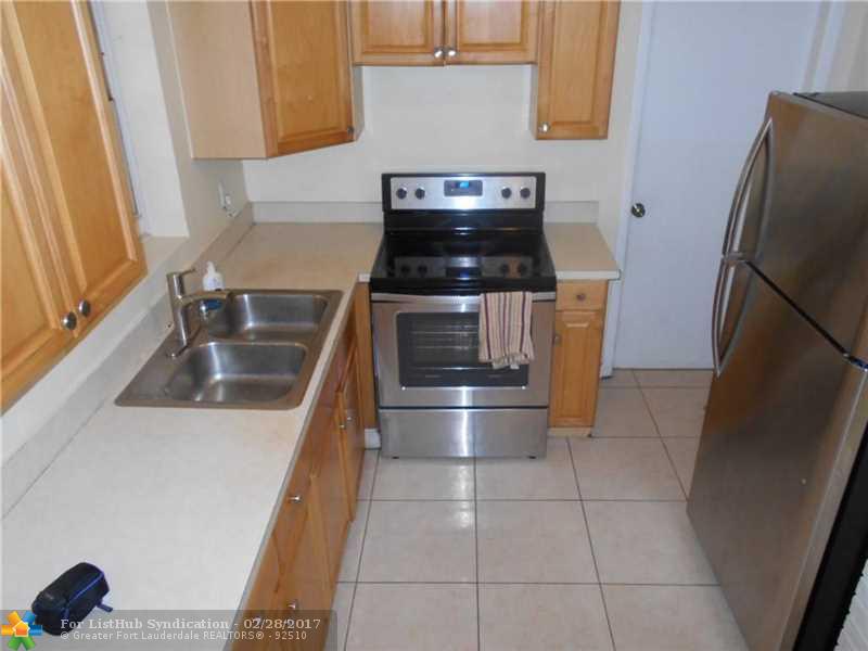 6670 Allen St, Hollywood, FL 33024
