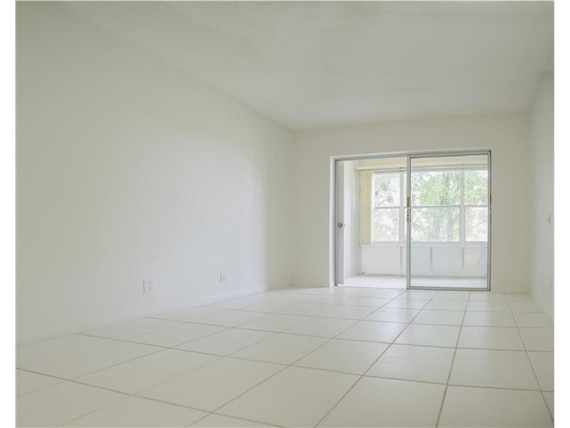 100 Ashbury Rd, Hollywood, FL 33024