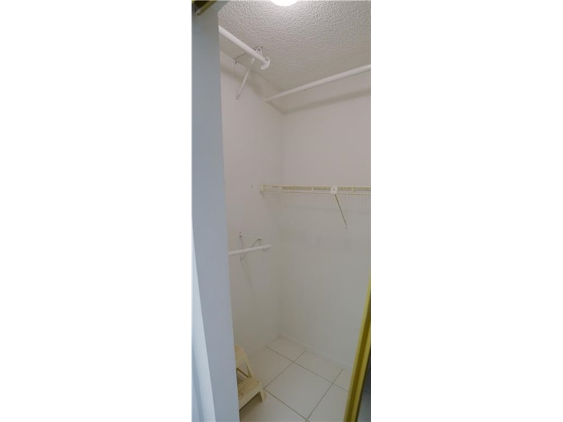 100 Ashbury Rd, Hollywood, FL 33024