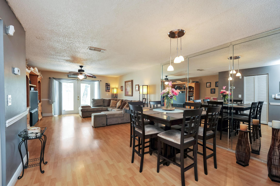1171 NW 99th Terrace, Pembroke Pines, FL 33024