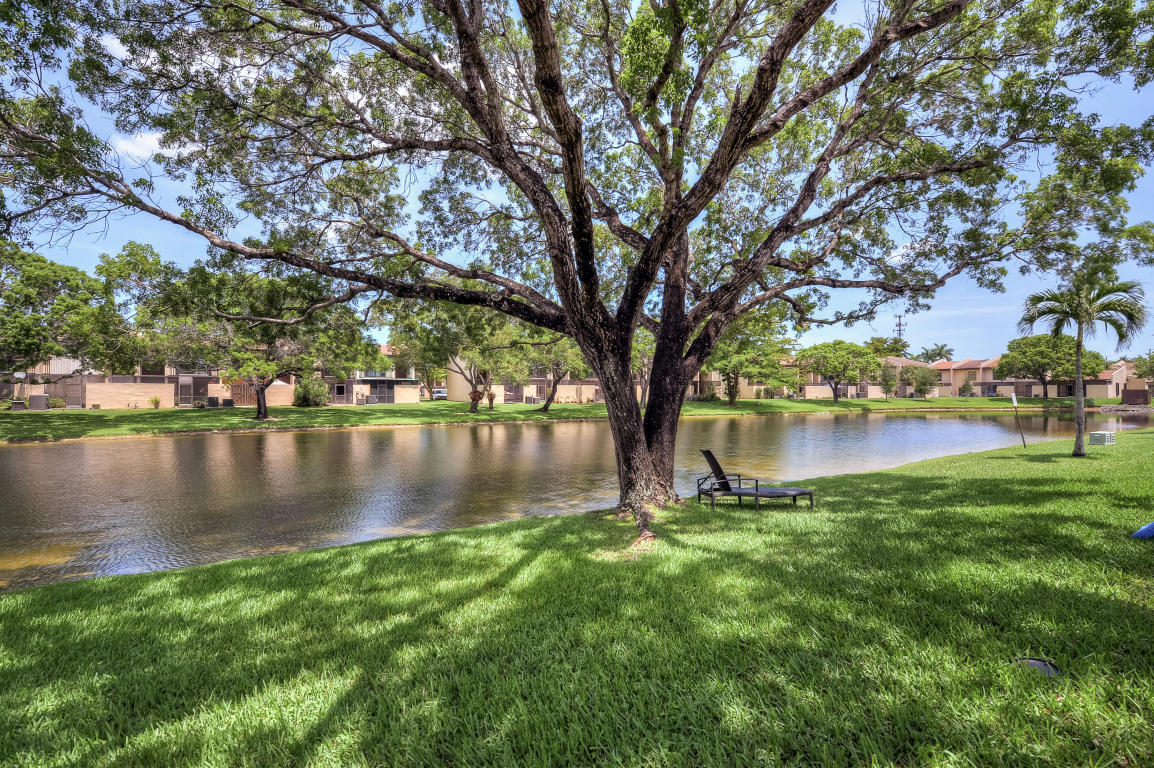 1171 NW 99th Terrace, Pembroke Pines, FL 33024