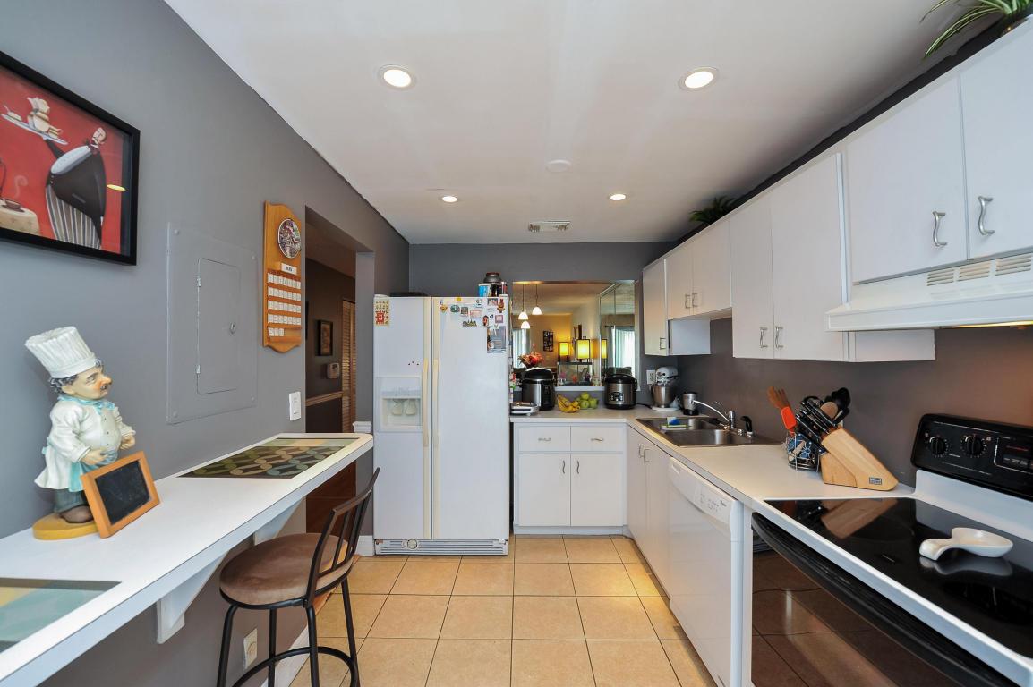 1171 NW 99th Terrace, Pembroke Pines, FL 33024