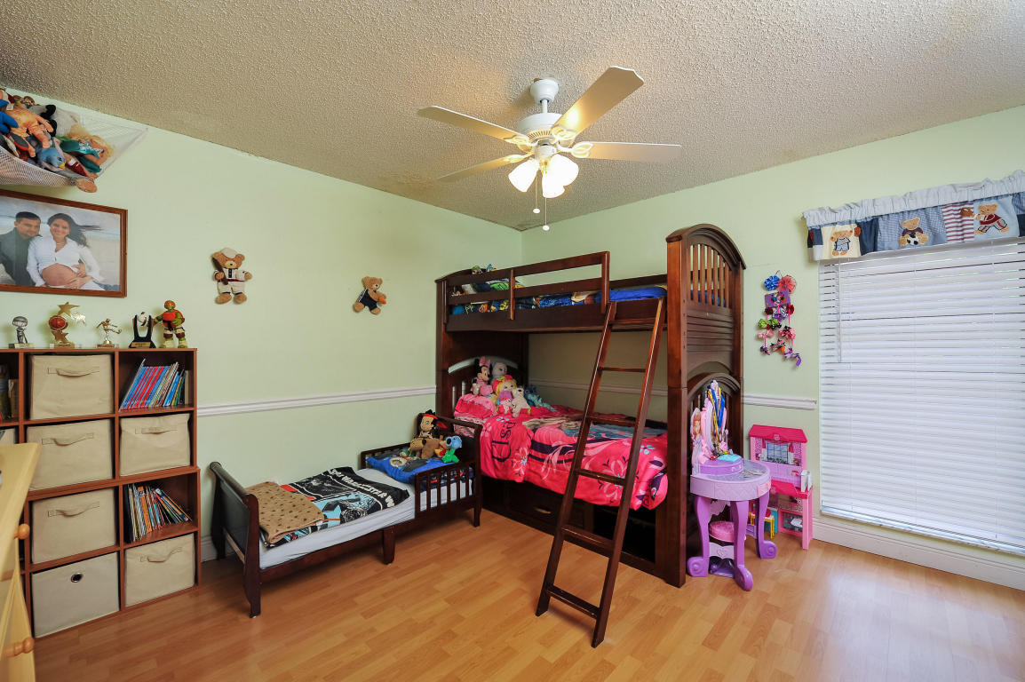 1171 NW 99th Terrace, Pembroke Pines, FL 33024