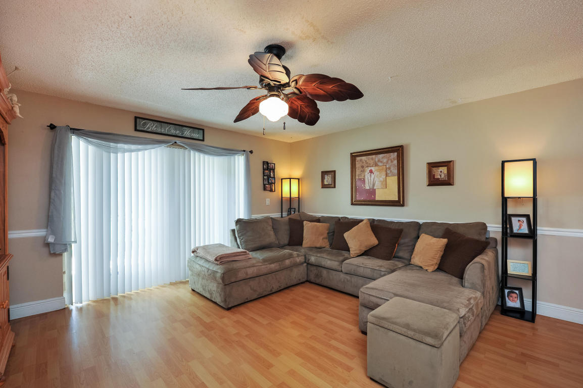 1171 NW 99th Terrace, Pembroke Pines, FL 33024