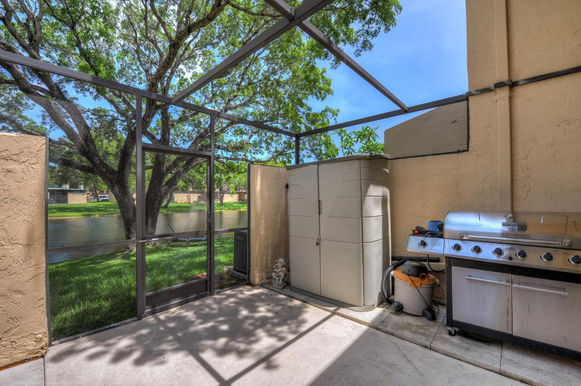 1171 NW 99th Terrace, Pembroke Pines, FL 33024