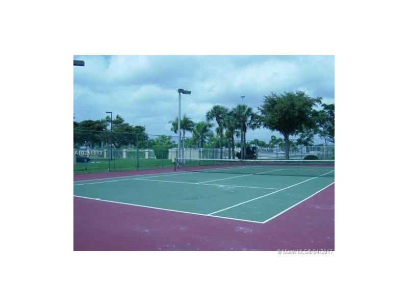 8343 Southwest 5th St, Pembroke Pines, FL 33025
