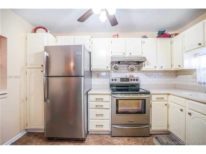 671 South Hollybrook Dr, Pembroke Pines, FL 33025