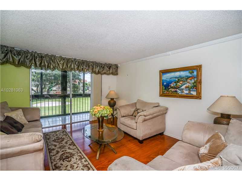 671 South Hollybrook Dr, Pembroke Pines, FL 33025
