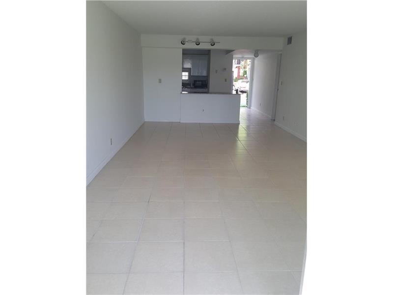 9220 South HOLLYBROOK LAKE DR, Pembroke Pines, FL 33025