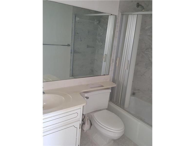 9220 South HOLLYBROOK LAKE DR, Pembroke Pines, FL 33025