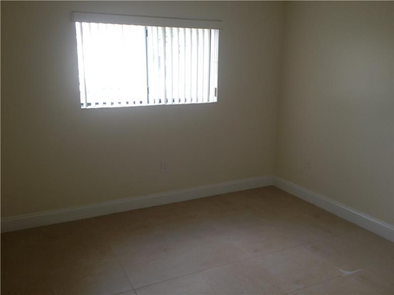 350PALM CIR WEST, Pembroke Pines, FL 33025