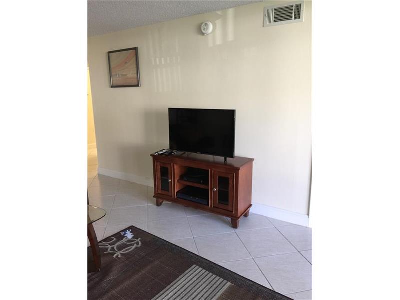 681 South Hollybrook Dr, Pembroke Pines, FL 33025