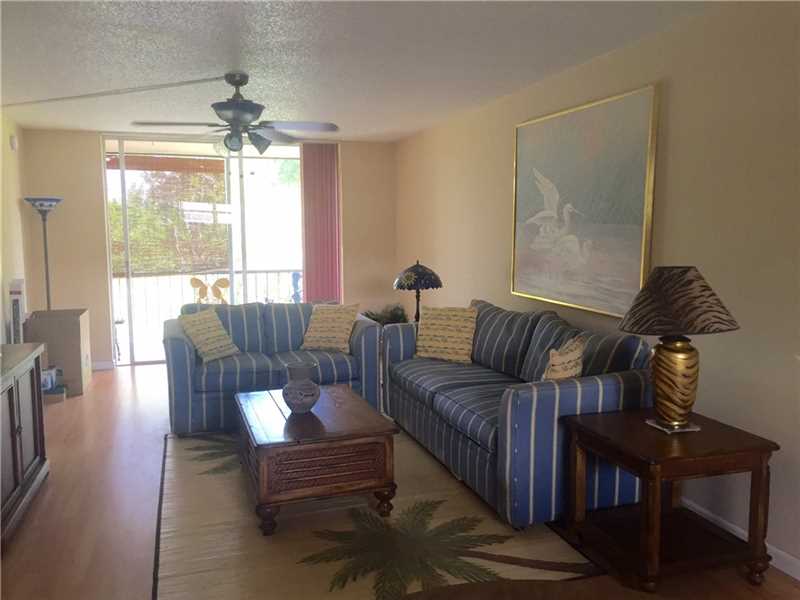 9520 South Hollybrook Lake Dr, Pembroke Pines, FL 33025